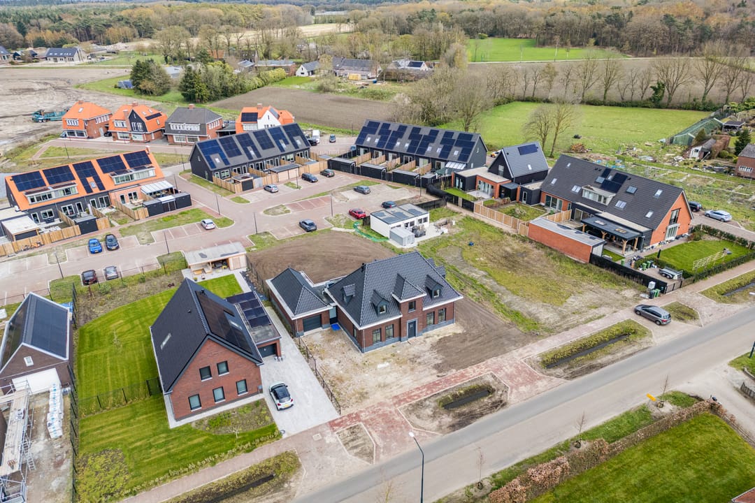 Photo 38 of Mr de la Courtstraat 15-E