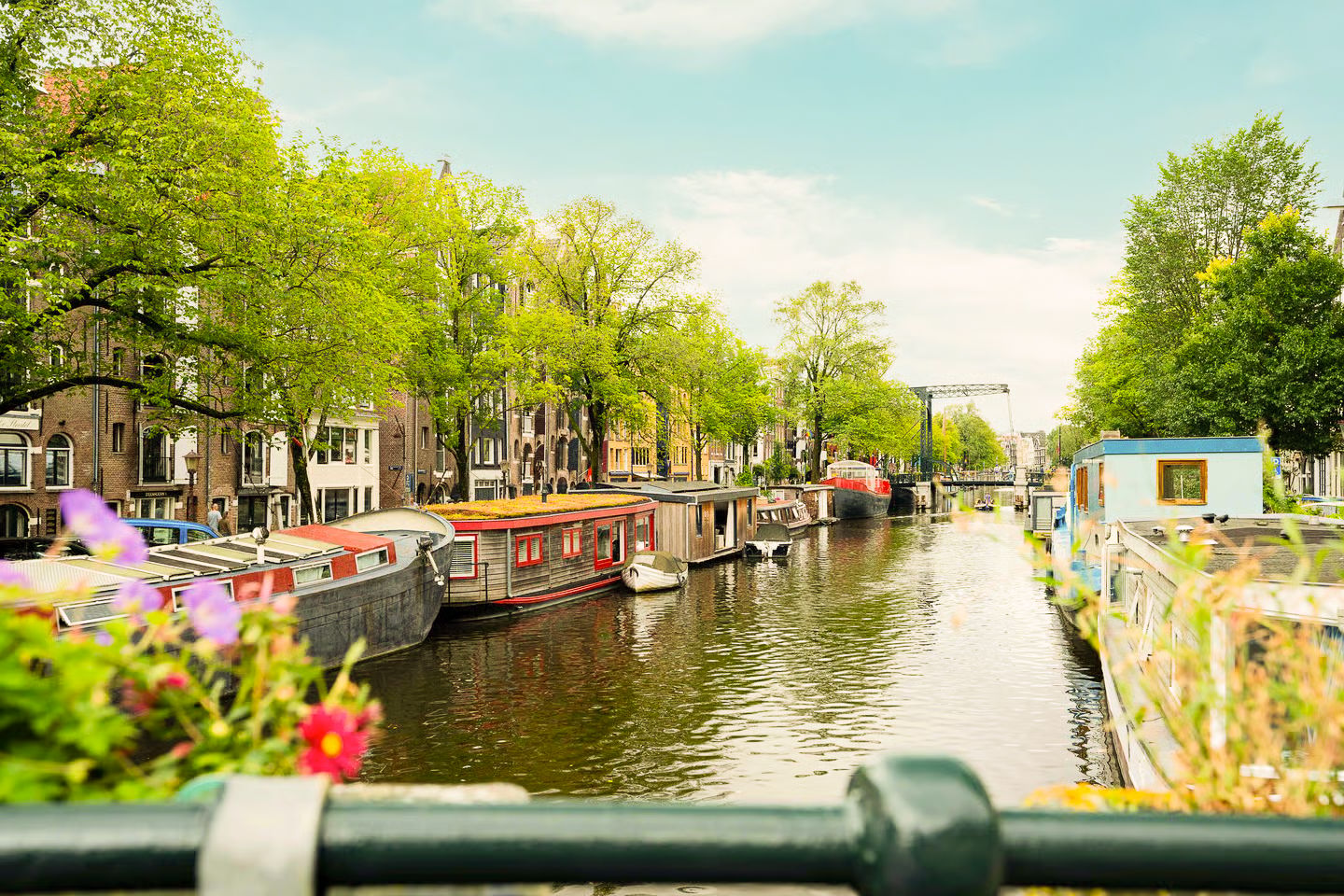 Renovated canal apartment with authentic character in the Jordaan — 33