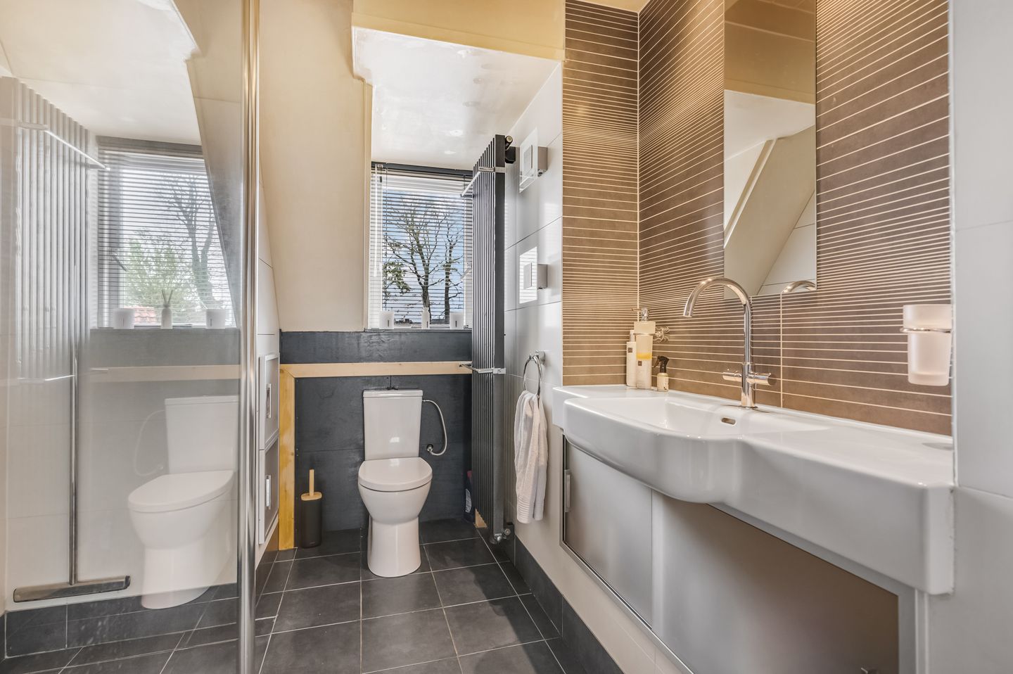 Foto 25 van Tweede Parallelweg 2