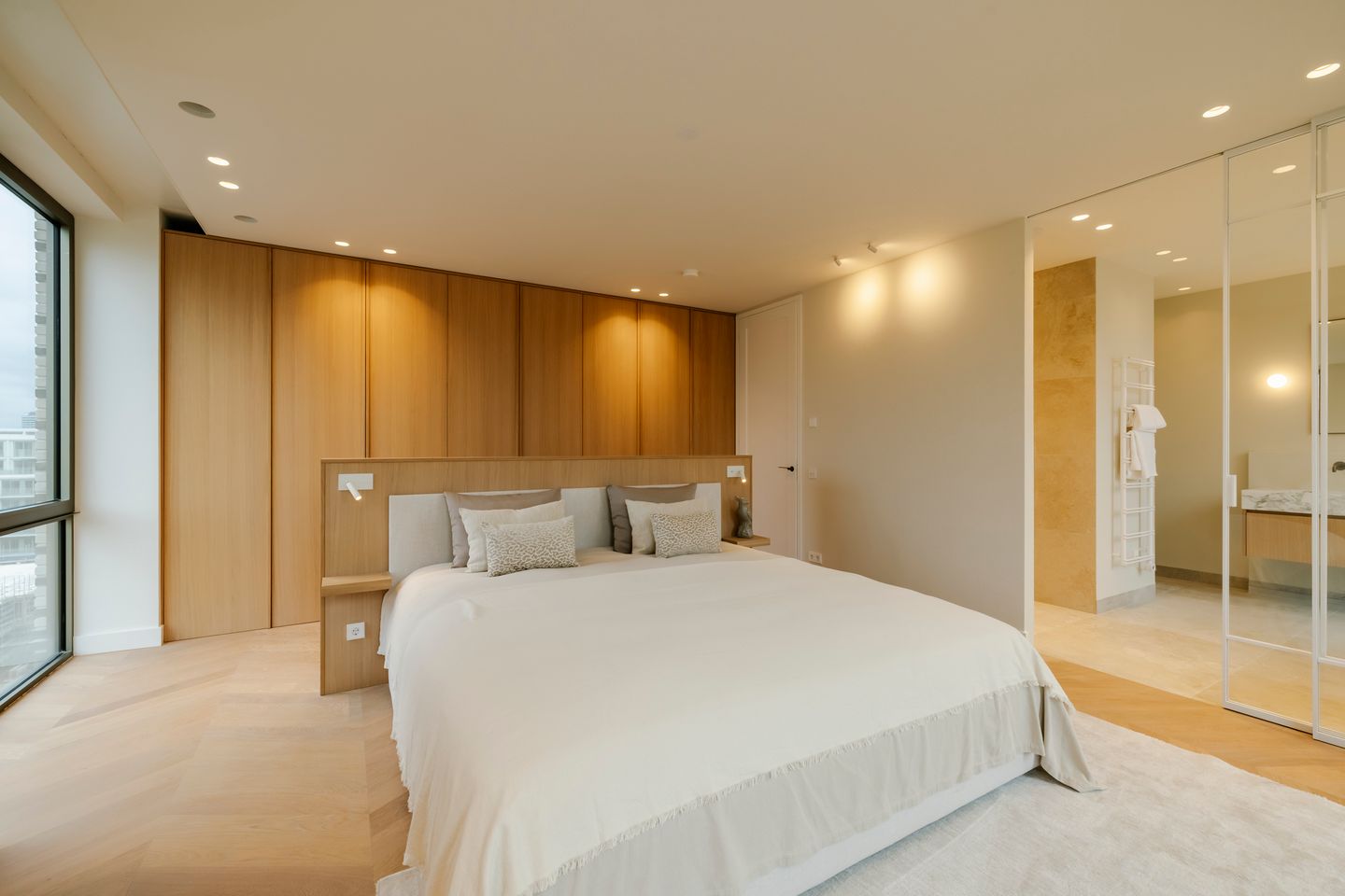 Luxurious Penthouse with Panoramic Views in Amsterdam Overhoeks — 35