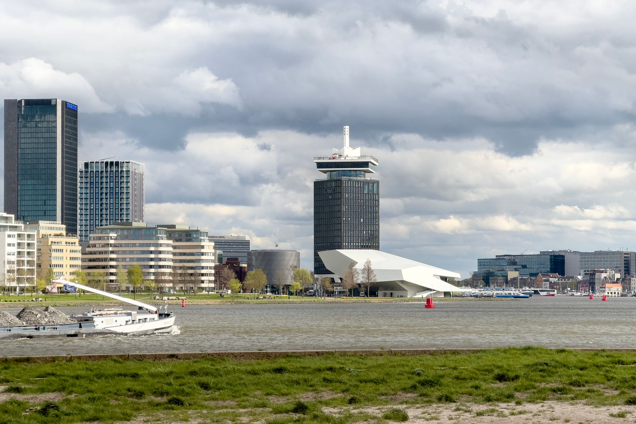 Luxurious Penthouse with Panoramic Views in Amsterdam Overhoeks — 51