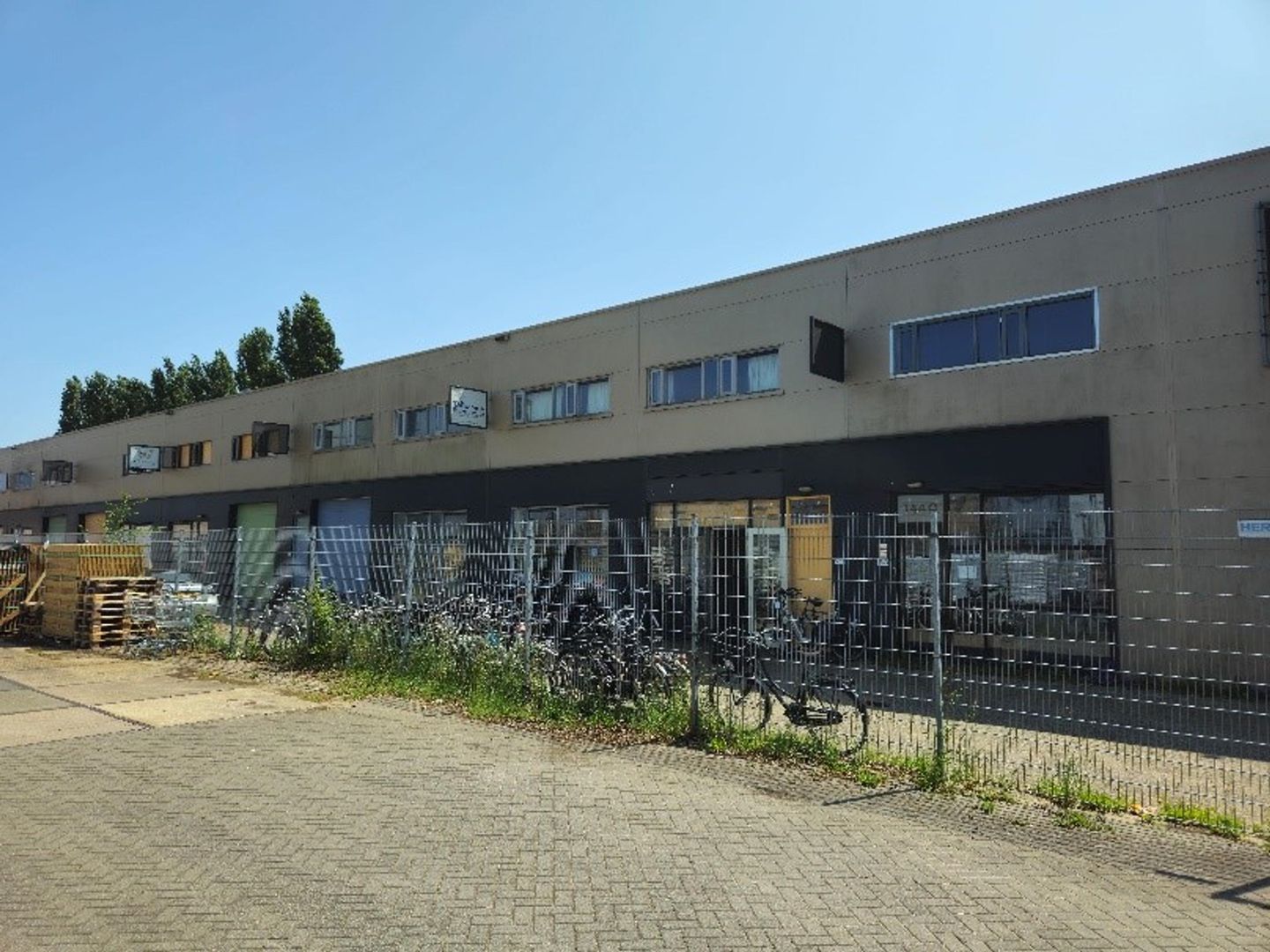 View photo 3 of Van IJsendijkstraat 144-P