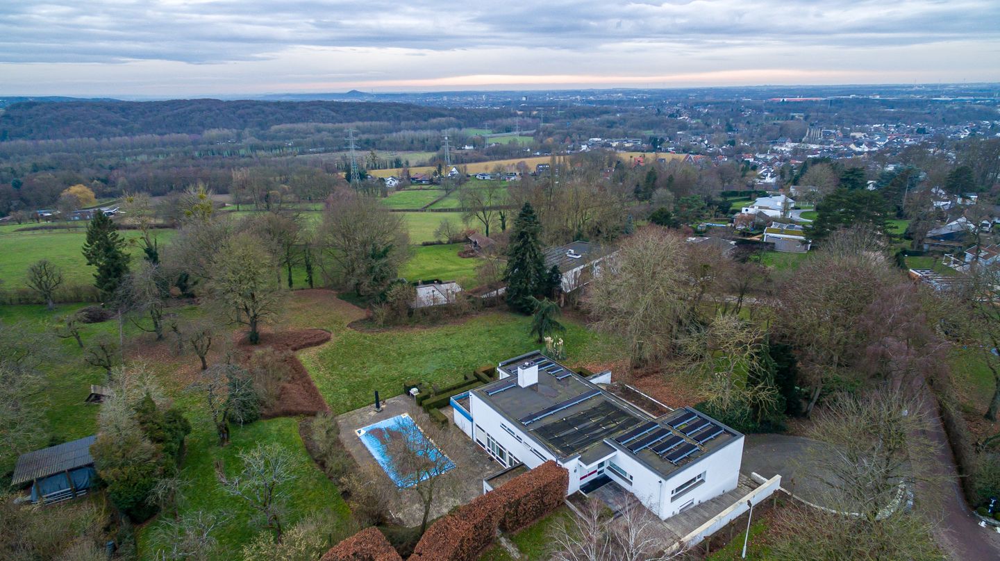 Detached Villa with Panoramic Views and Impressive Grounds in Meerssen — 40