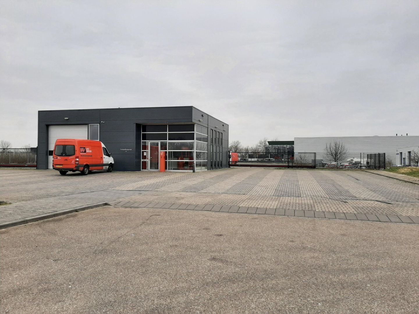 View photo 2 of Trompenburgstraat 14