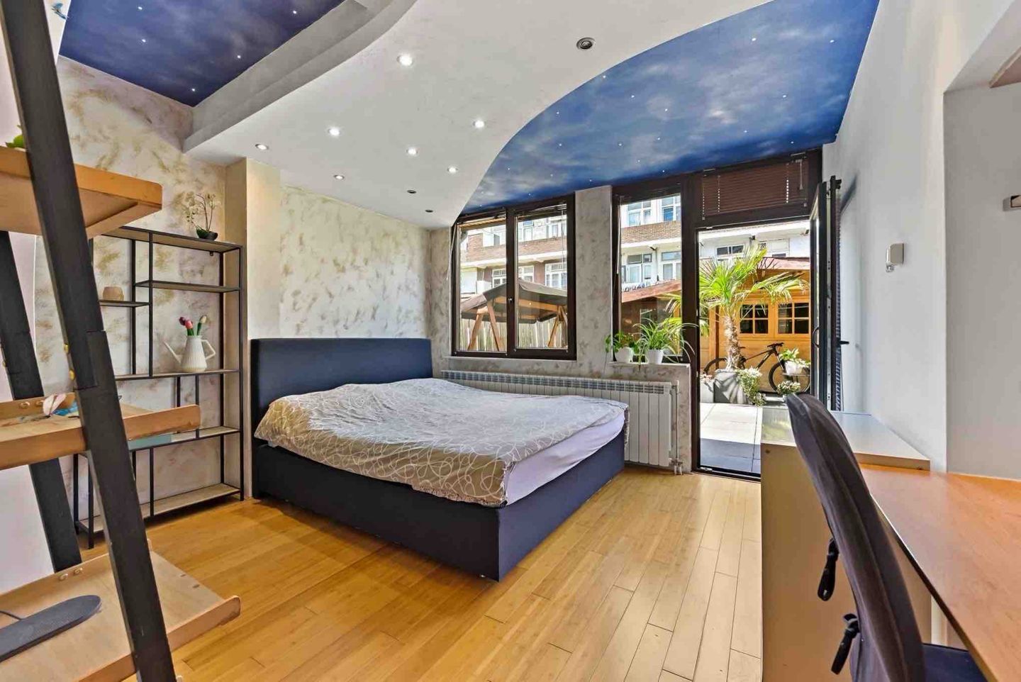 Photo 10 of Dautzenbergstraat 43