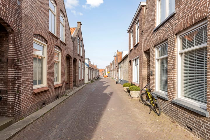 Photo 4 of Minderbroederstraat 12