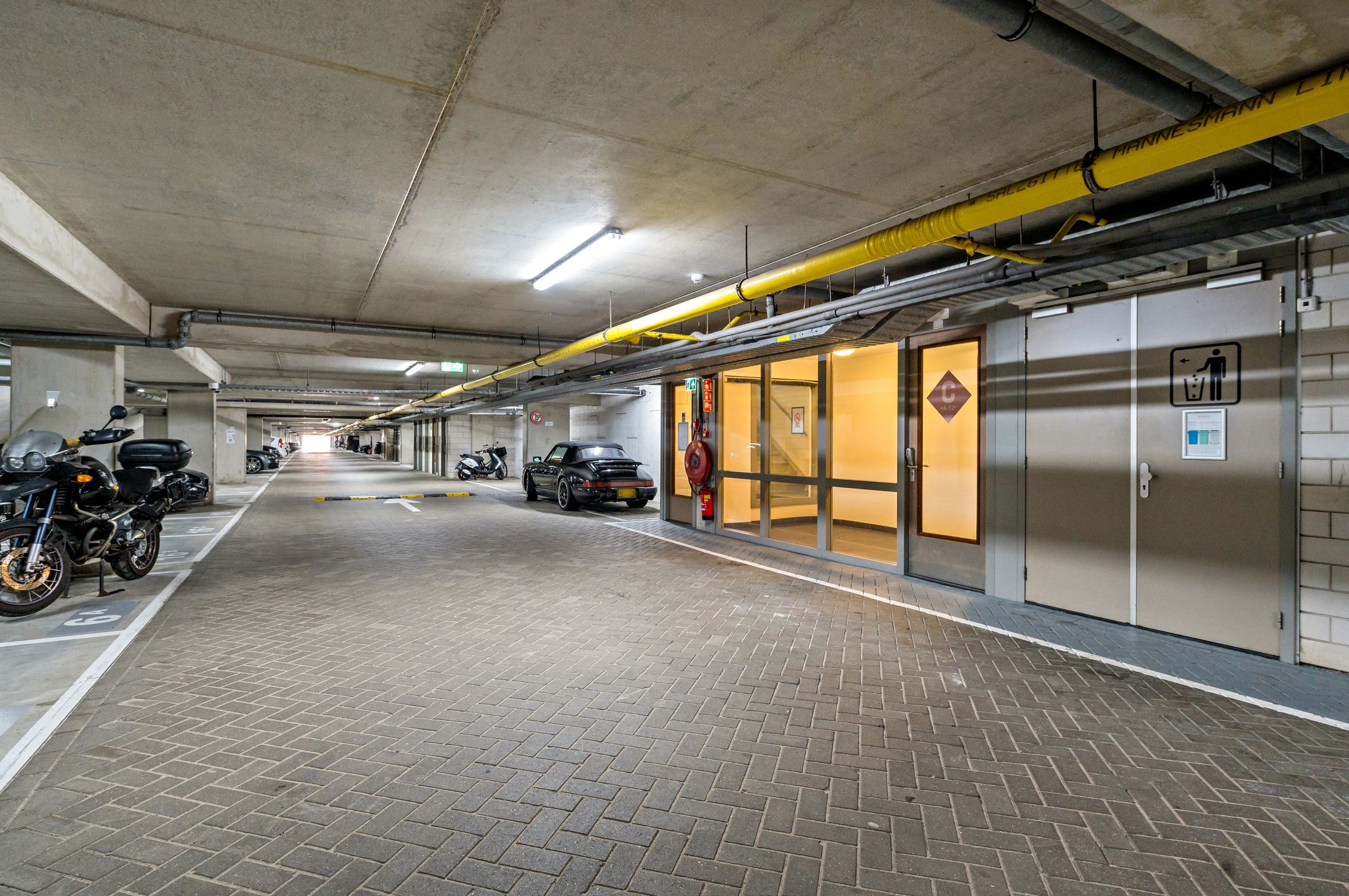 Photo 48 of Hellingweg 16-A