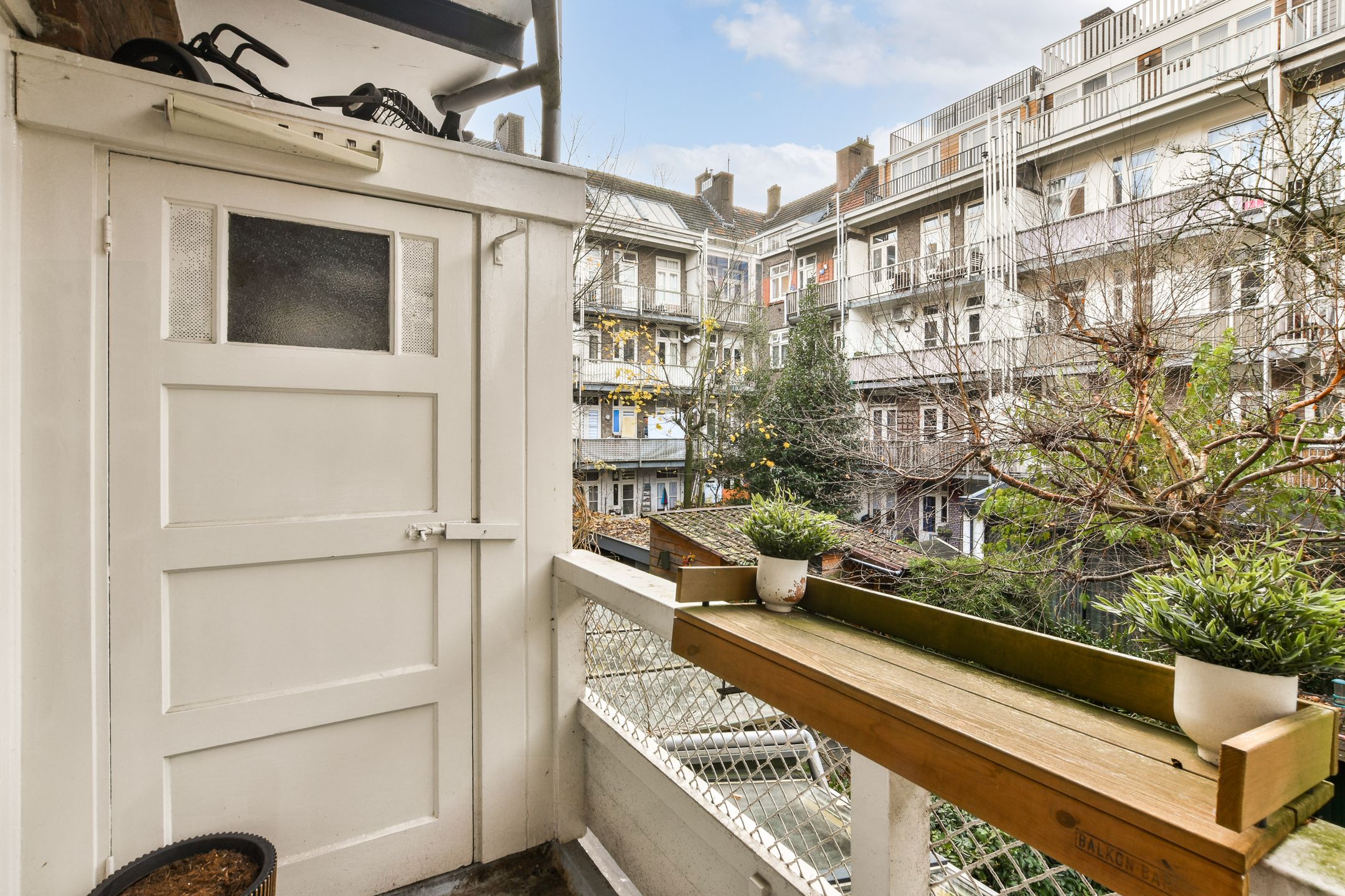 Charming Upper Floor Apartment with Authentic Details in Popular Hoofddorppleinbuurt — 12