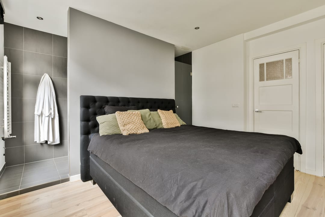 Charming Upper Floor Apartment with Authentic Details in Popular Hoofddorppleinbuurt — 13