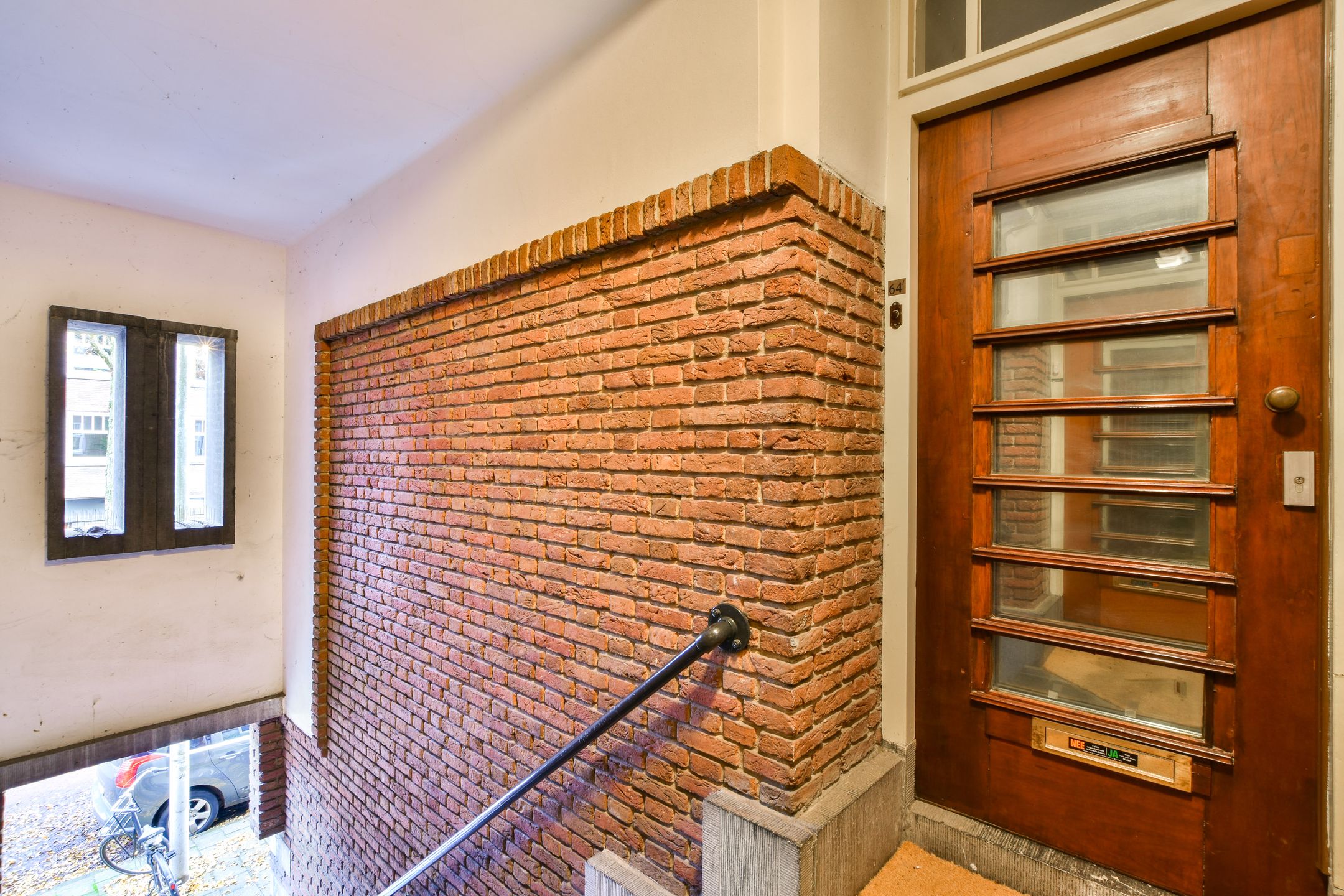 Charming Upper Floor Apartment with Authentic Details in Popular Hoofddorppleinbuurt — 24