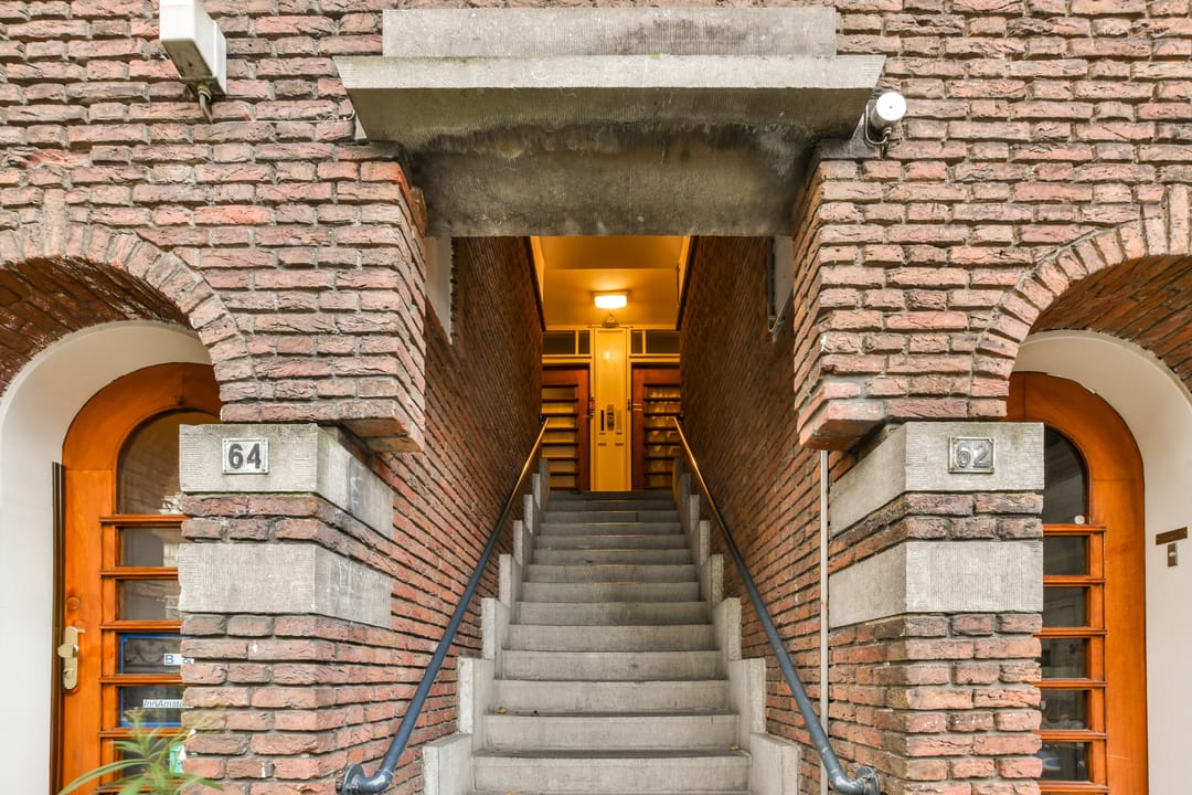 Charming Upper Floor Apartment with Authentic Details in Popular Hoofddorppleinbuurt — 23
