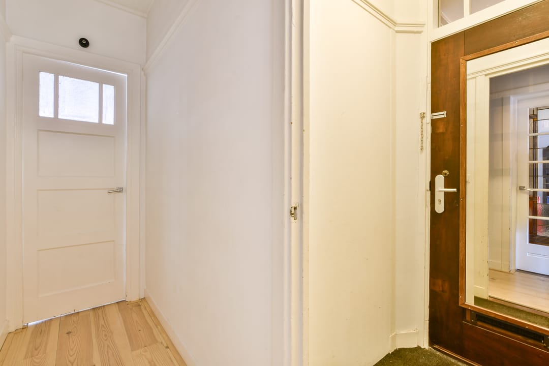 Charming Upper Floor Apartment with Authentic Details in Popular Hoofddorppleinbuurt — 22