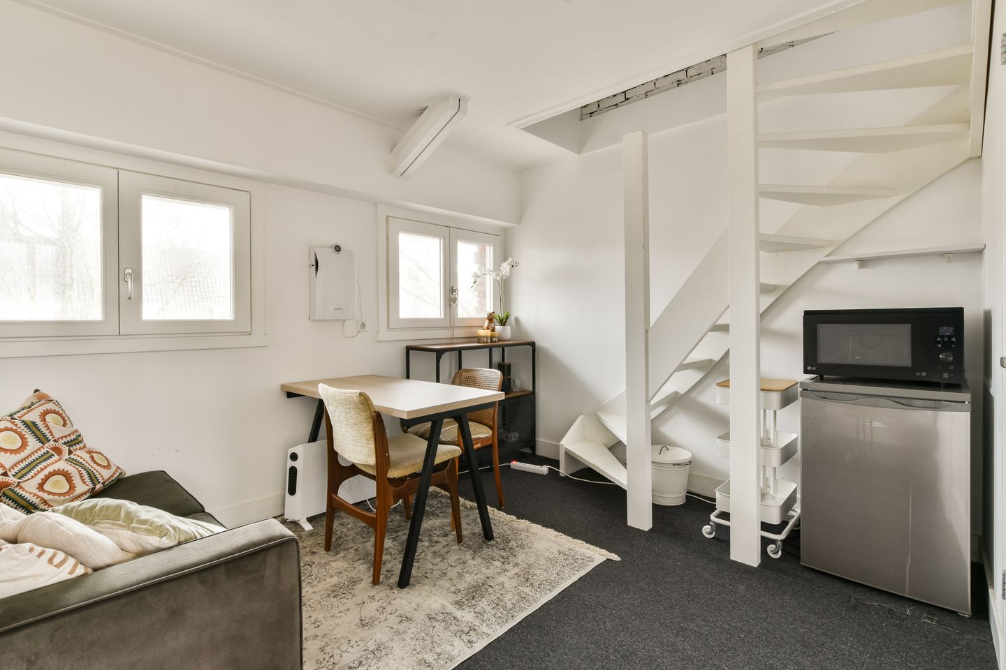 Charming Upper Floor Apartment with Authentic Details in Popular Hoofddorppleinbuurt — 19