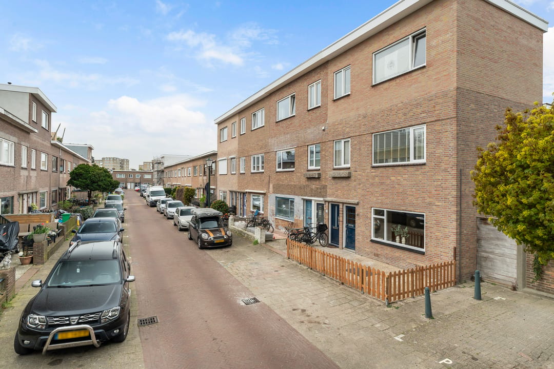 Renovated ground floor apartment with garden in Houtwijk — 32
