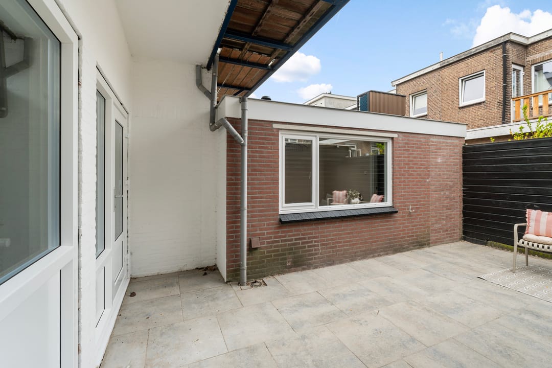 Renovated ground floor apartment with garden in Houtwijk — 28