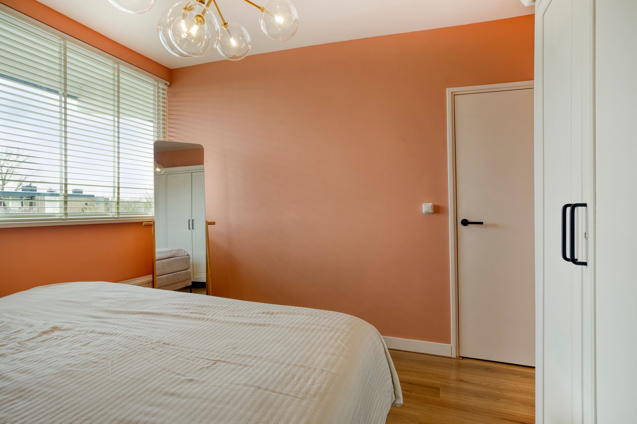 Perfectly maintained apartment with lovely balcony and free view over water — 15
