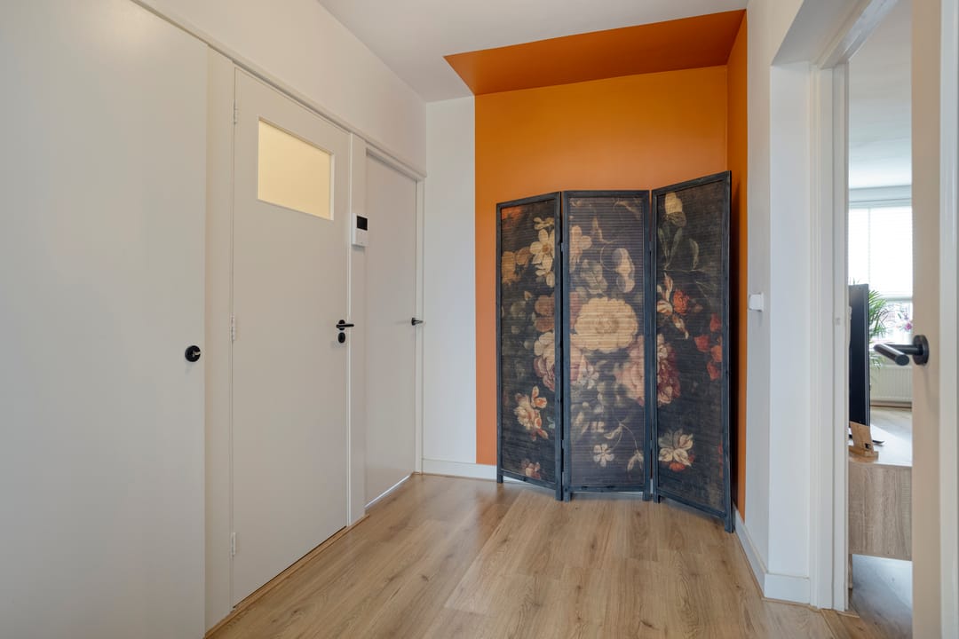 Perfectly maintained apartment with lovely balcony and free view over water — 13