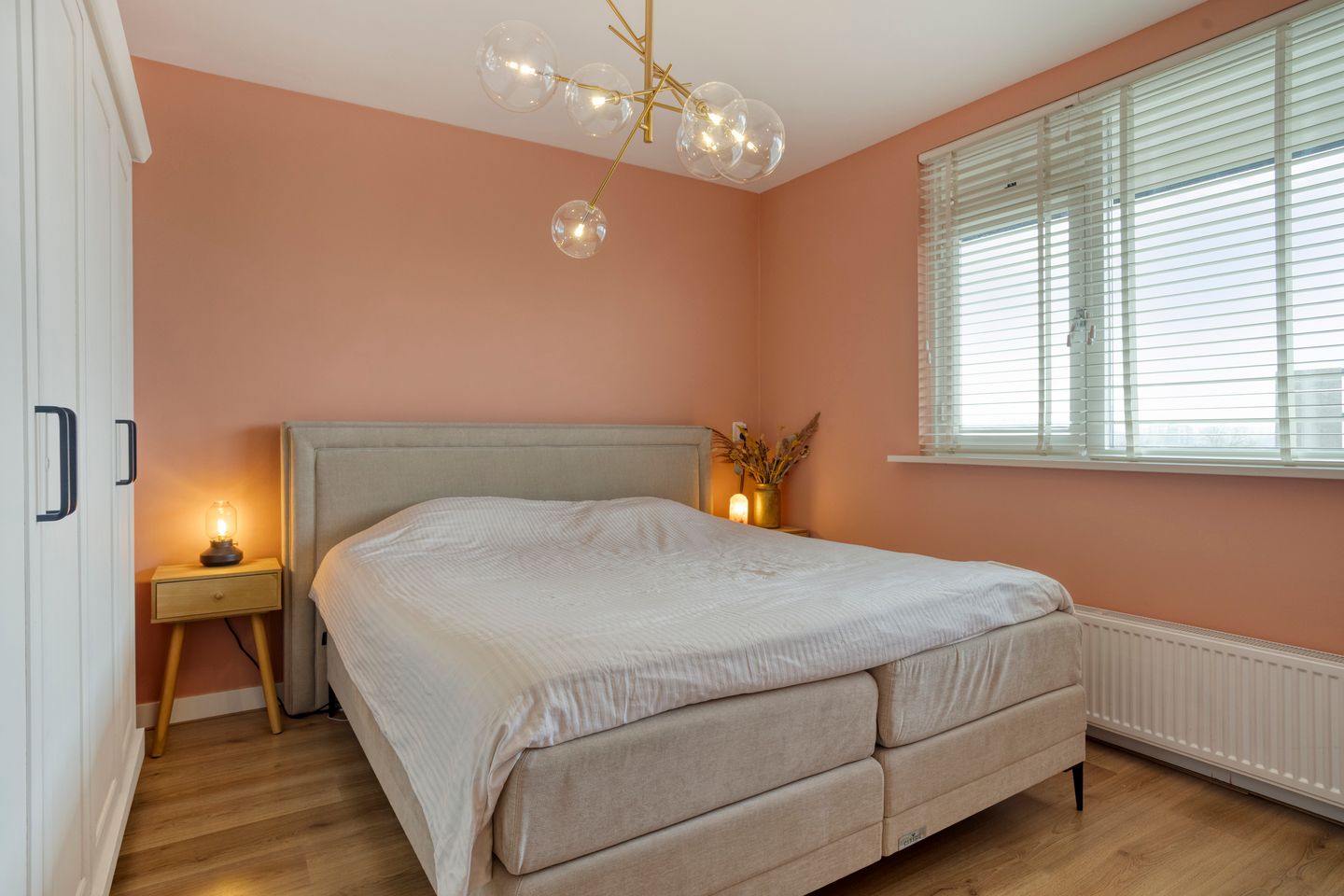 Perfectly maintained apartment with lovely balcony and free view over water — 14