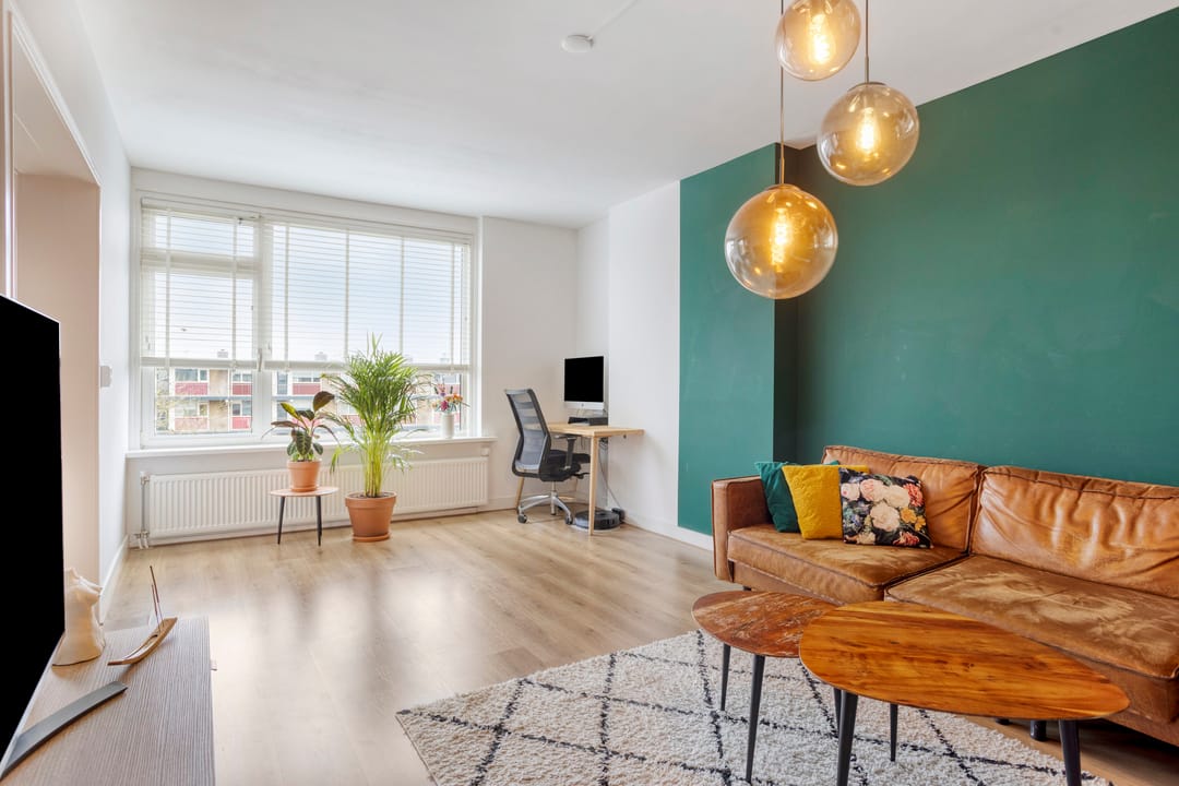 Perfectly maintained apartment with lovely balcony and free view over water — 8