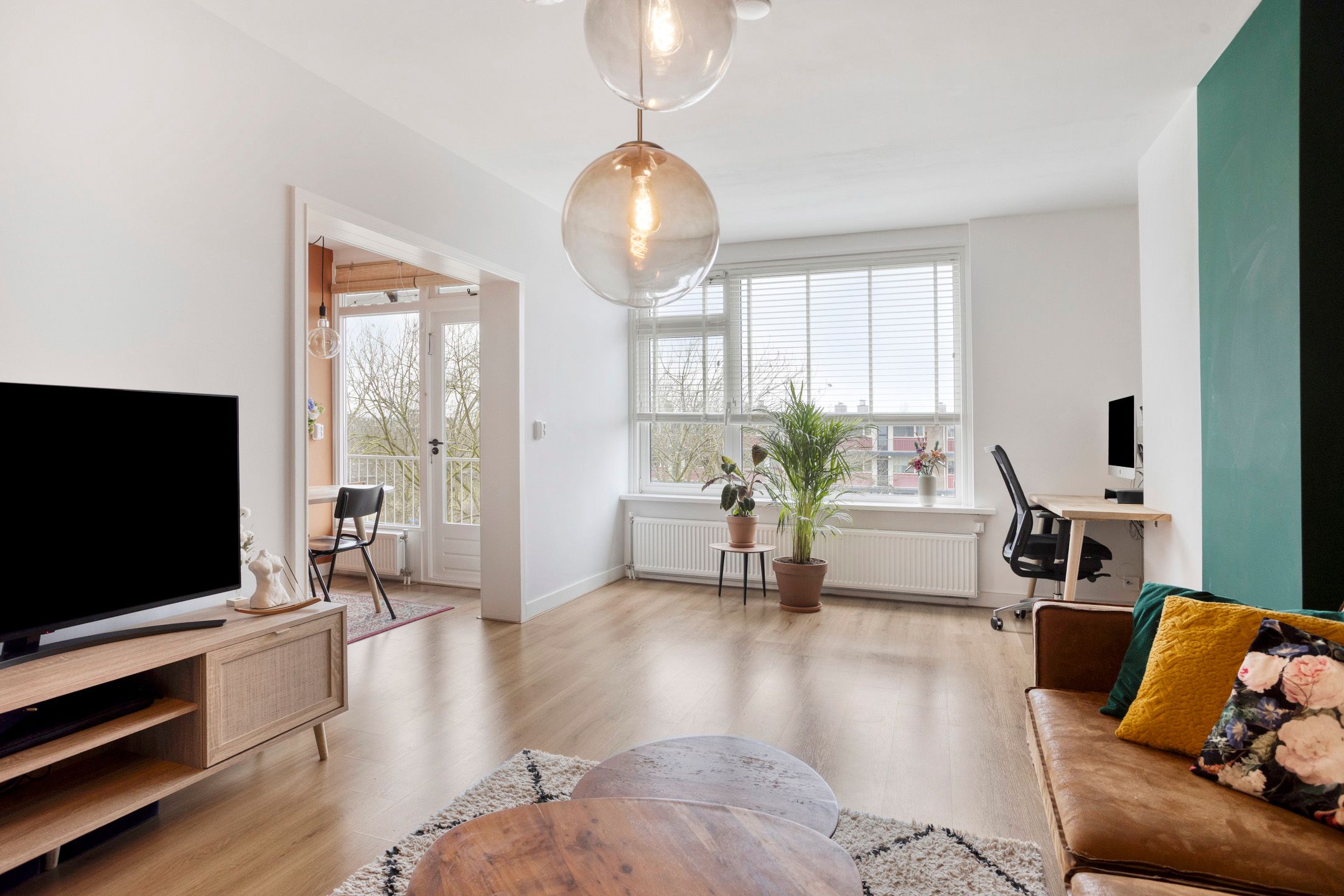 Perfectly maintained apartment with lovely balcony and free view over water — 9