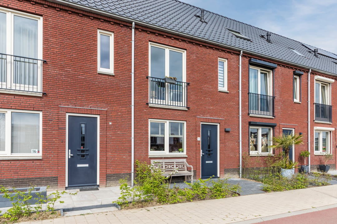 Energy-efficient, move-in ready terraced house from 2023 with open views in Bosselaar Zuid — 37
