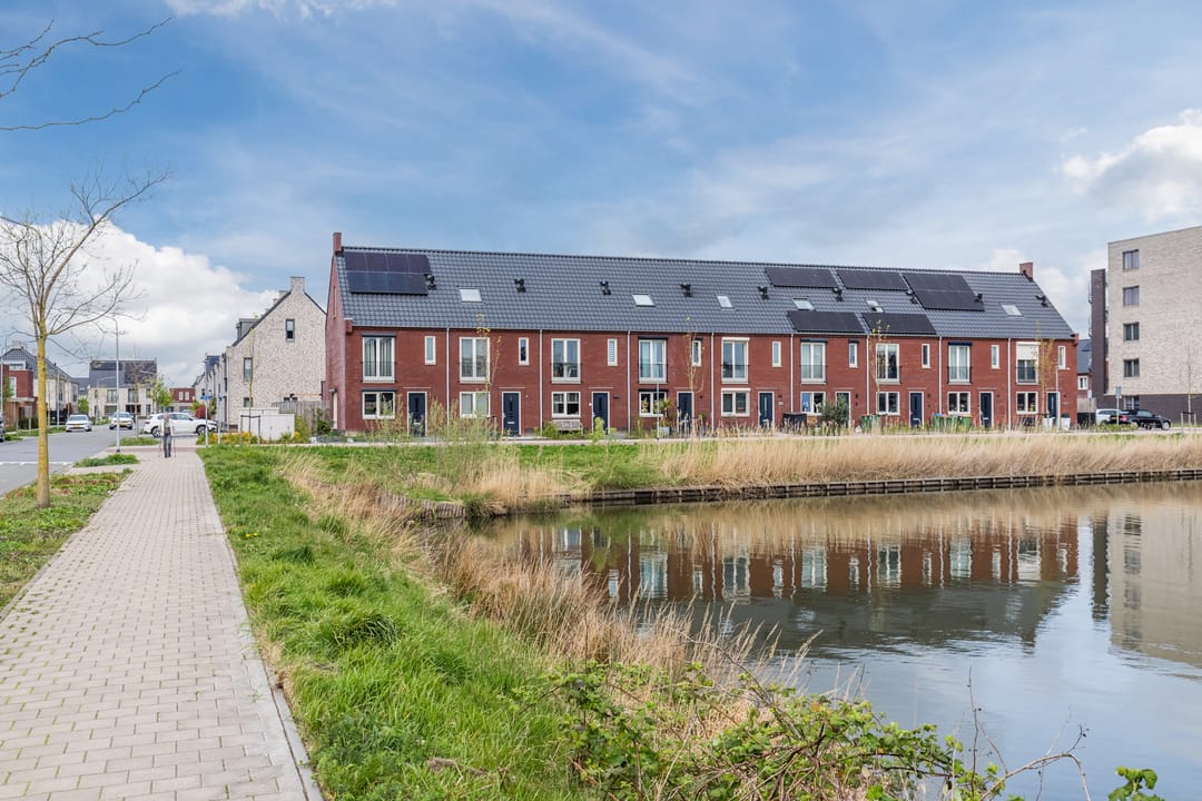 Energy-efficient, move-in ready terraced house from 2023 with open views in Bosselaar Zuid — 38