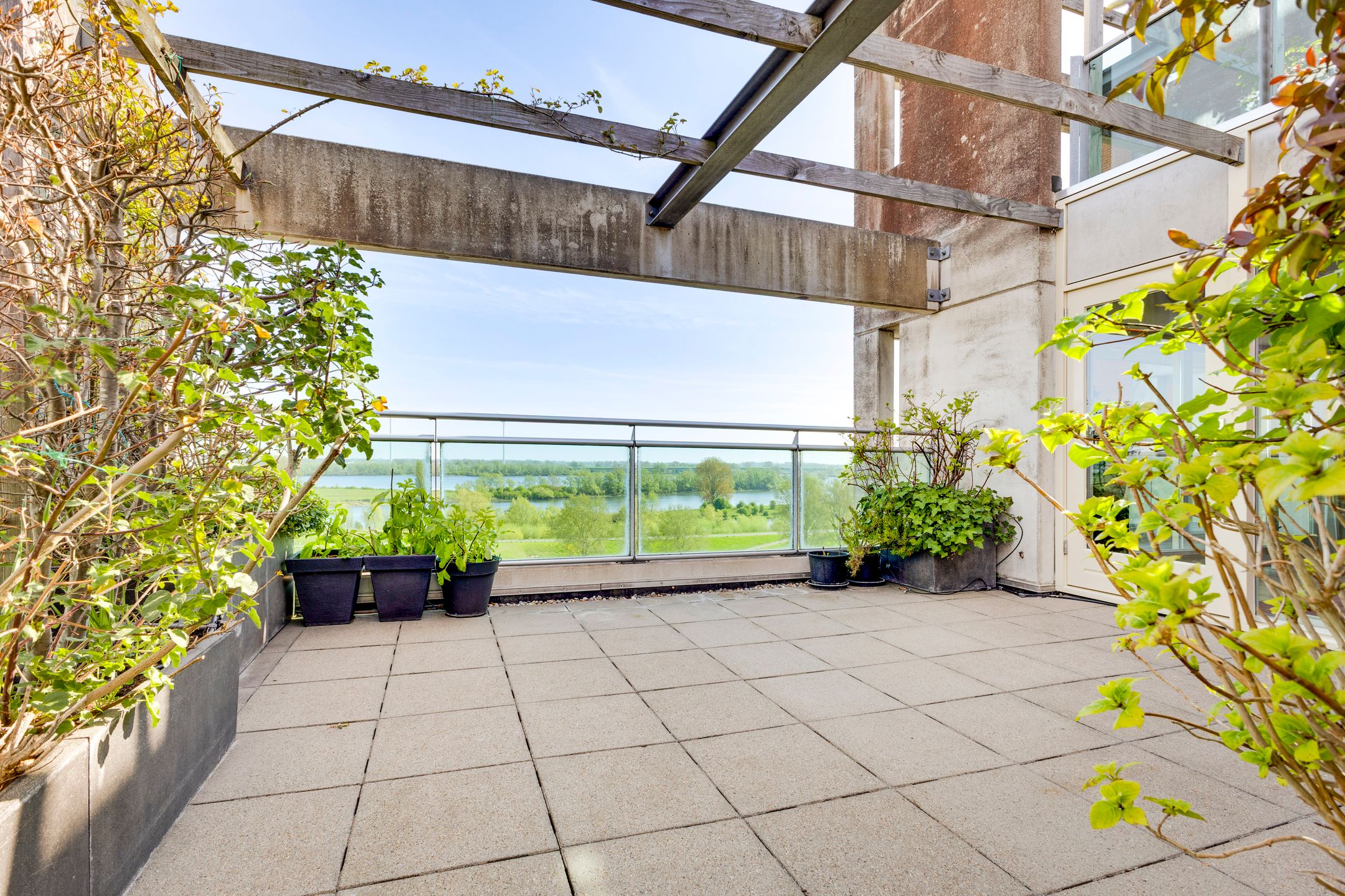 Foto 42 van Schout van Hanswijkplein 44