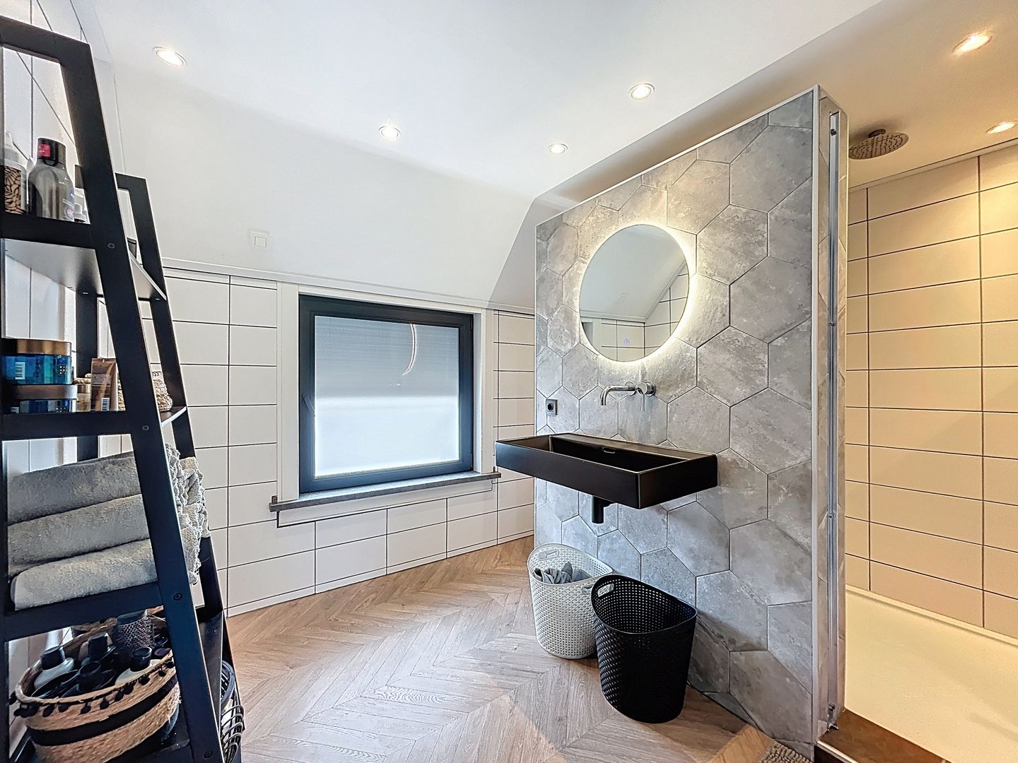 Modern renovated terraced house with roof terrace in Biervliet — 19