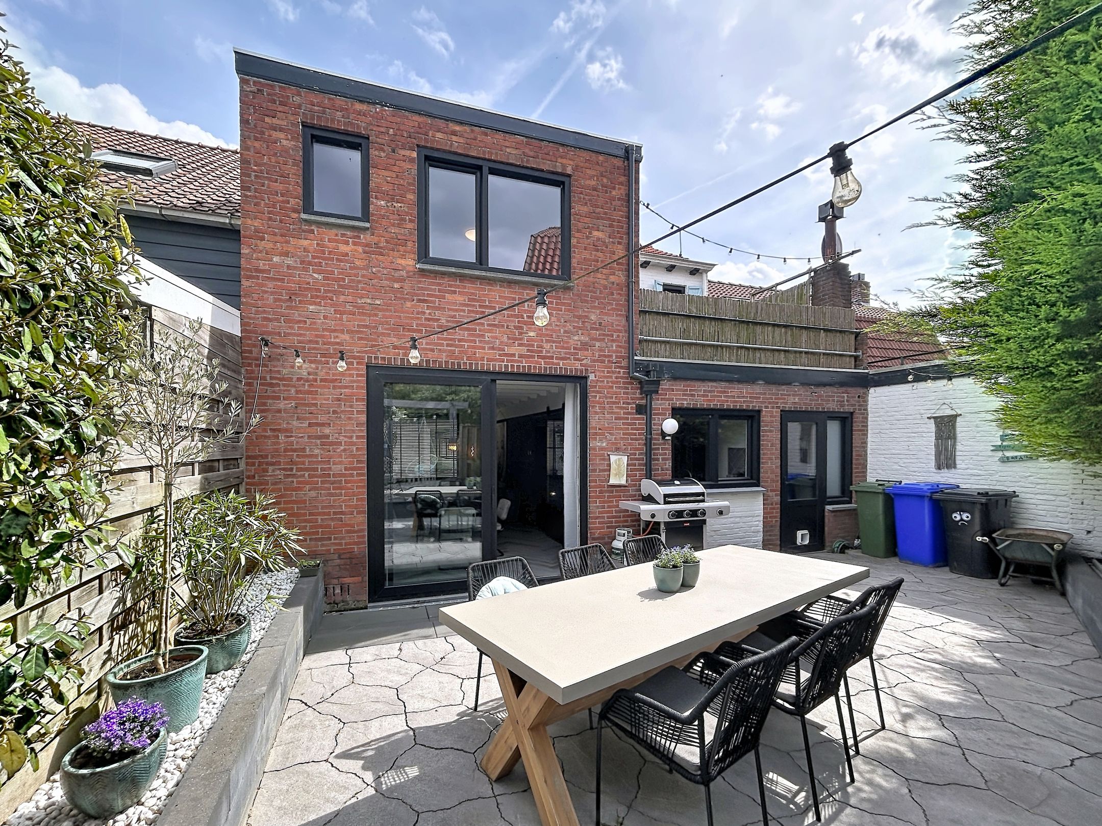 Modern renovated terraced house with roof terrace in Biervliet — 24