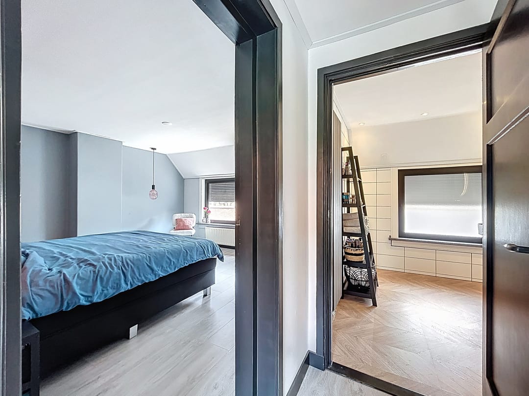 Modern renovated terraced house with roof terrace in Biervliet — 16