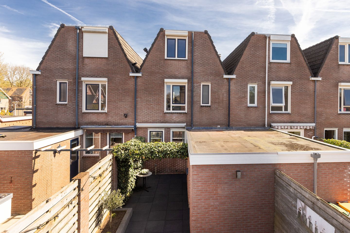 Spacious terraced house with five bedrooms in child-friendly neighborhood of Groenlo — 35