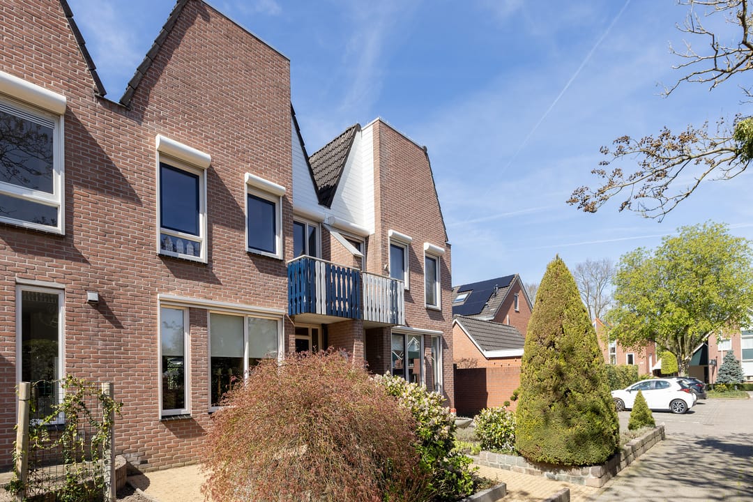 Spacious terraced house with five bedrooms in child-friendly neighborhood of Groenlo — 46