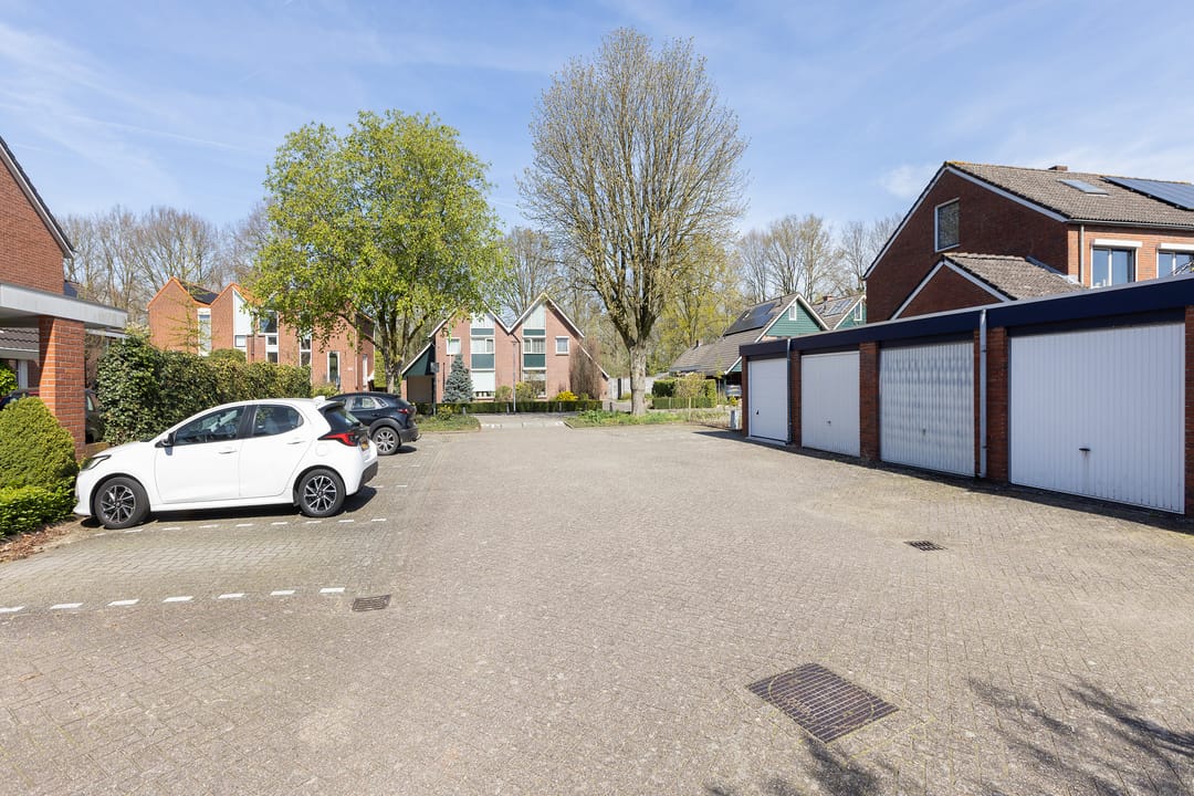 Spacious terraced house with five bedrooms in child-friendly neighborhood of Groenlo — 43