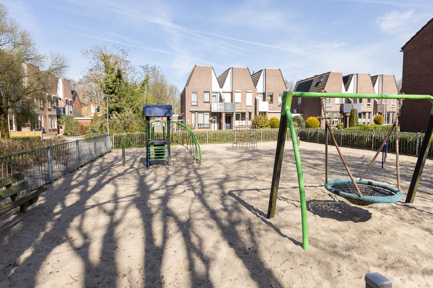 Spacious terraced house with five bedrooms in child-friendly neighborhood of Groenlo — 49