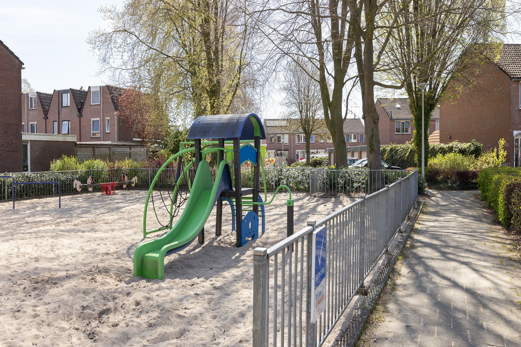 Spacious terraced house with five bedrooms in child-friendly neighborhood of Groenlo — 48