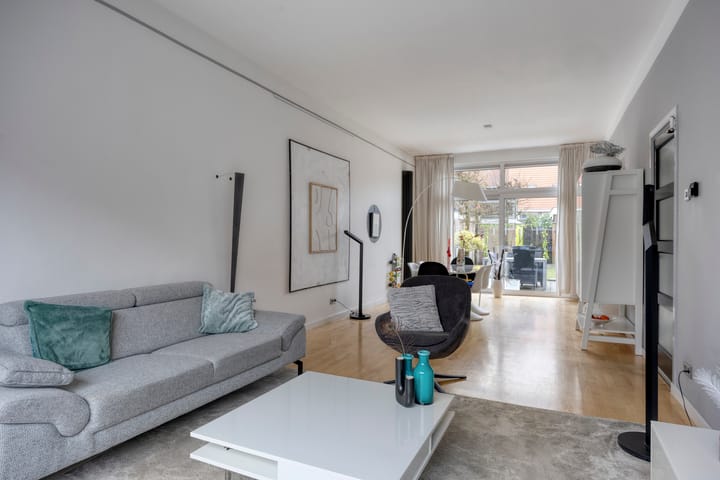 Photo 2 of Obrechtstraat 15