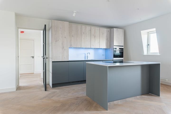 Photo 2 of Van Baerlestraat 92-F