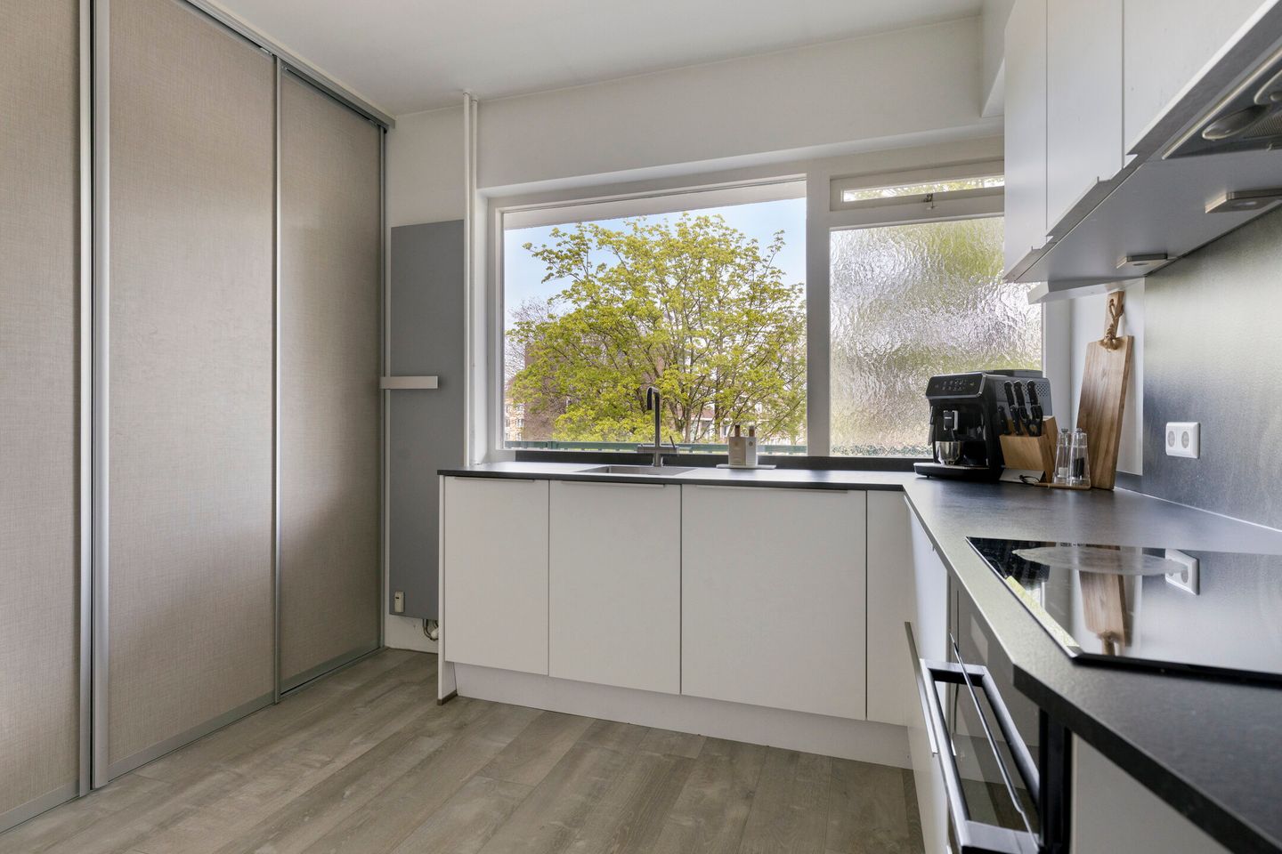 Bright 3-room apartment with spacious kitchen and south-facing balcony in Soest De Eng — 10
