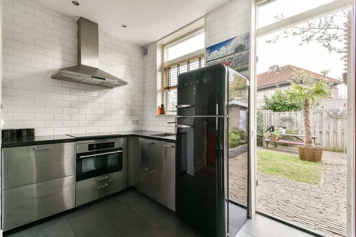 Photo 4 of Kamillestraat 6