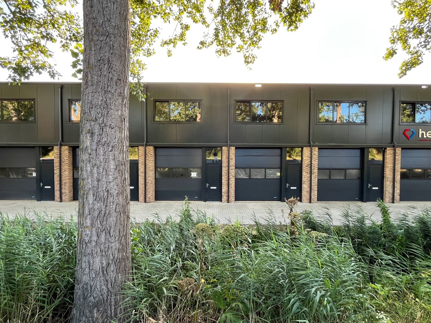 View photo 1 of Broekdijk West 19-h