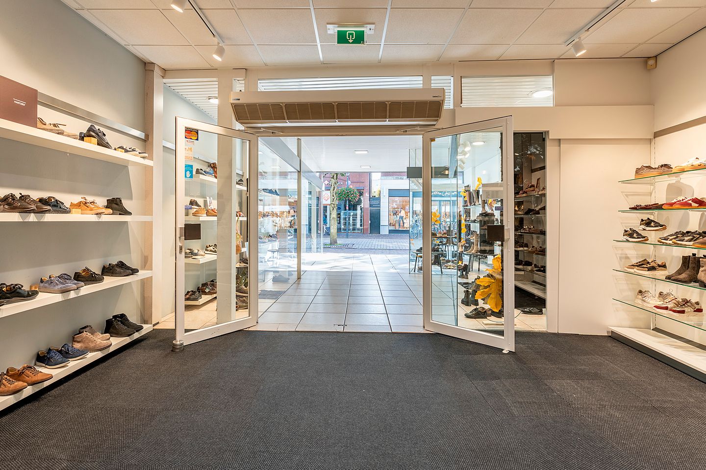 View photo 4 of Hoofdstraat 93