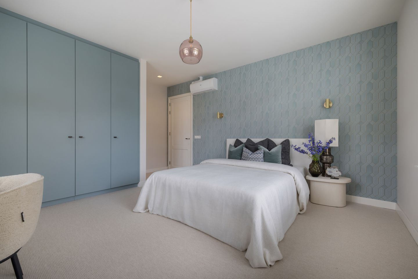 Fully Renovated Exclusive City Villa with Heated Pool in Eindhoven — 25