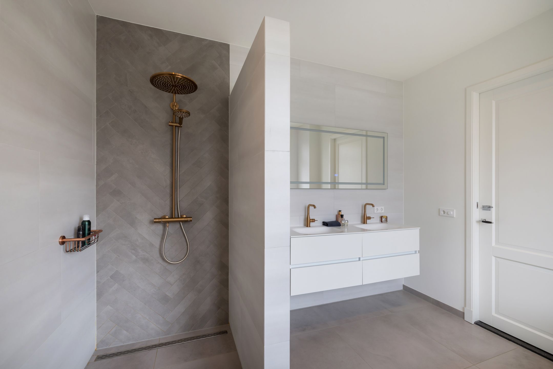 Fully Renovated Exclusive City Villa with Heated Pool in Eindhoven — 30