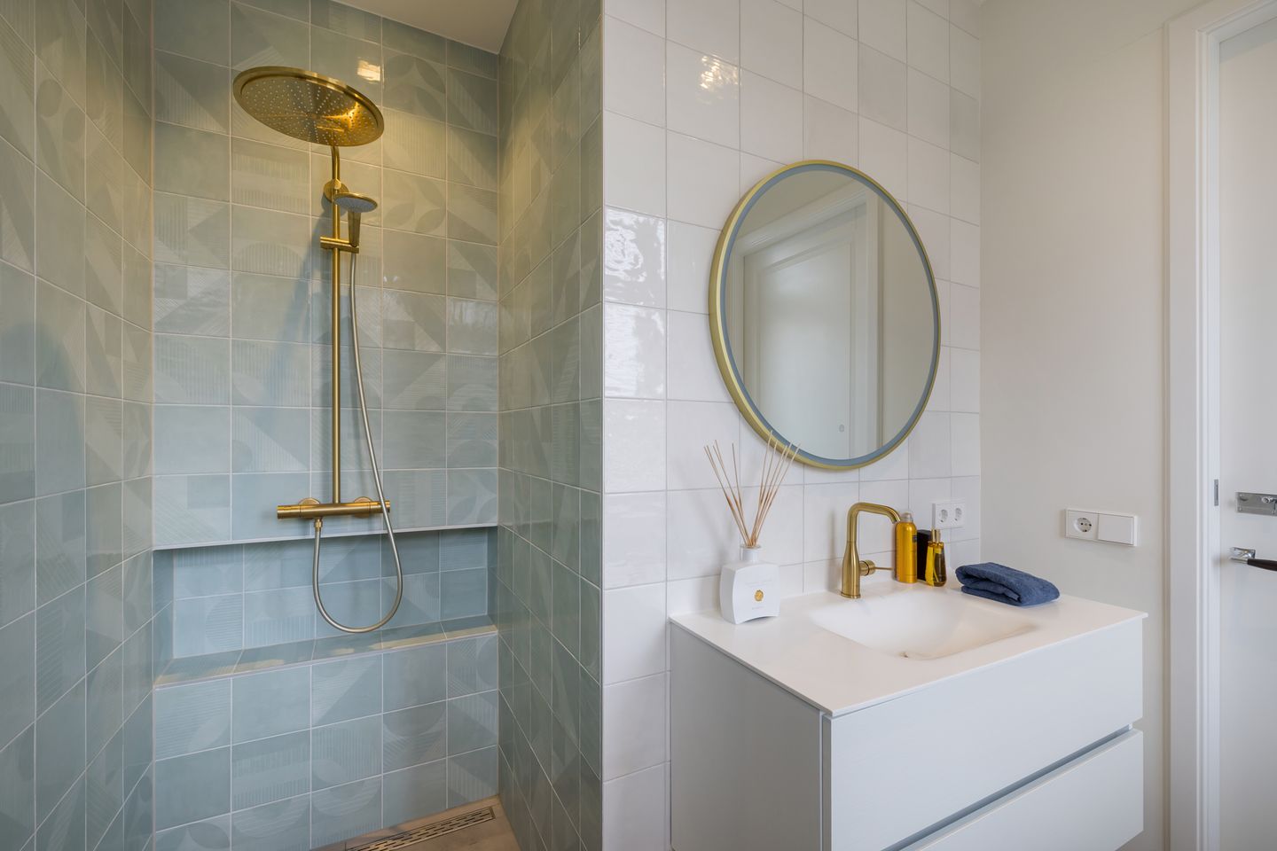 Fully Renovated Exclusive City Villa with Heated Pool in Eindhoven — 35