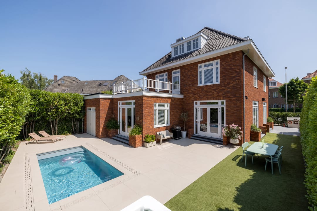 Fully Renovated Exclusive City Villa with Heated Pool in Eindhoven — 41