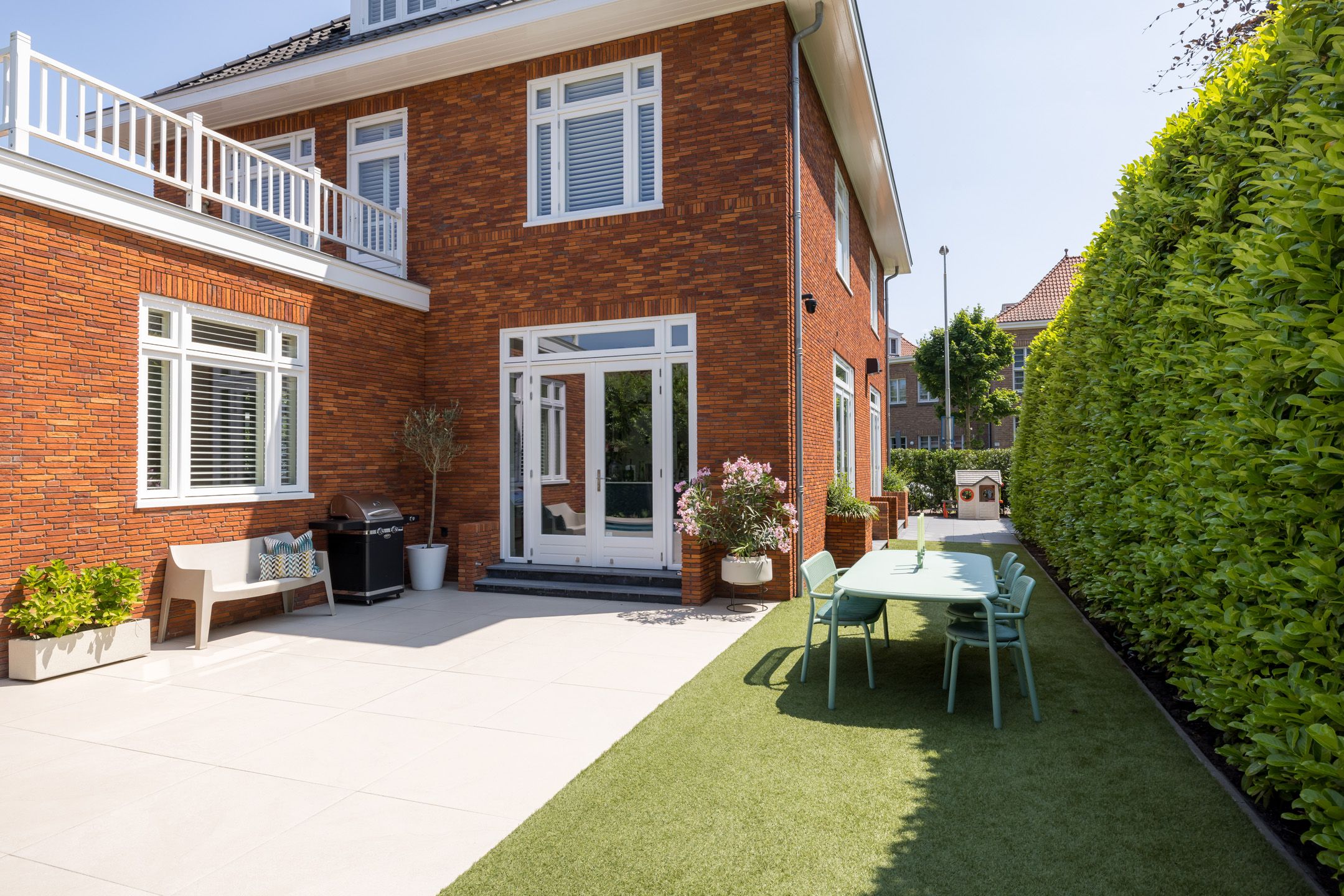 Fully Renovated Exclusive City Villa with Heated Pool in Eindhoven — 42