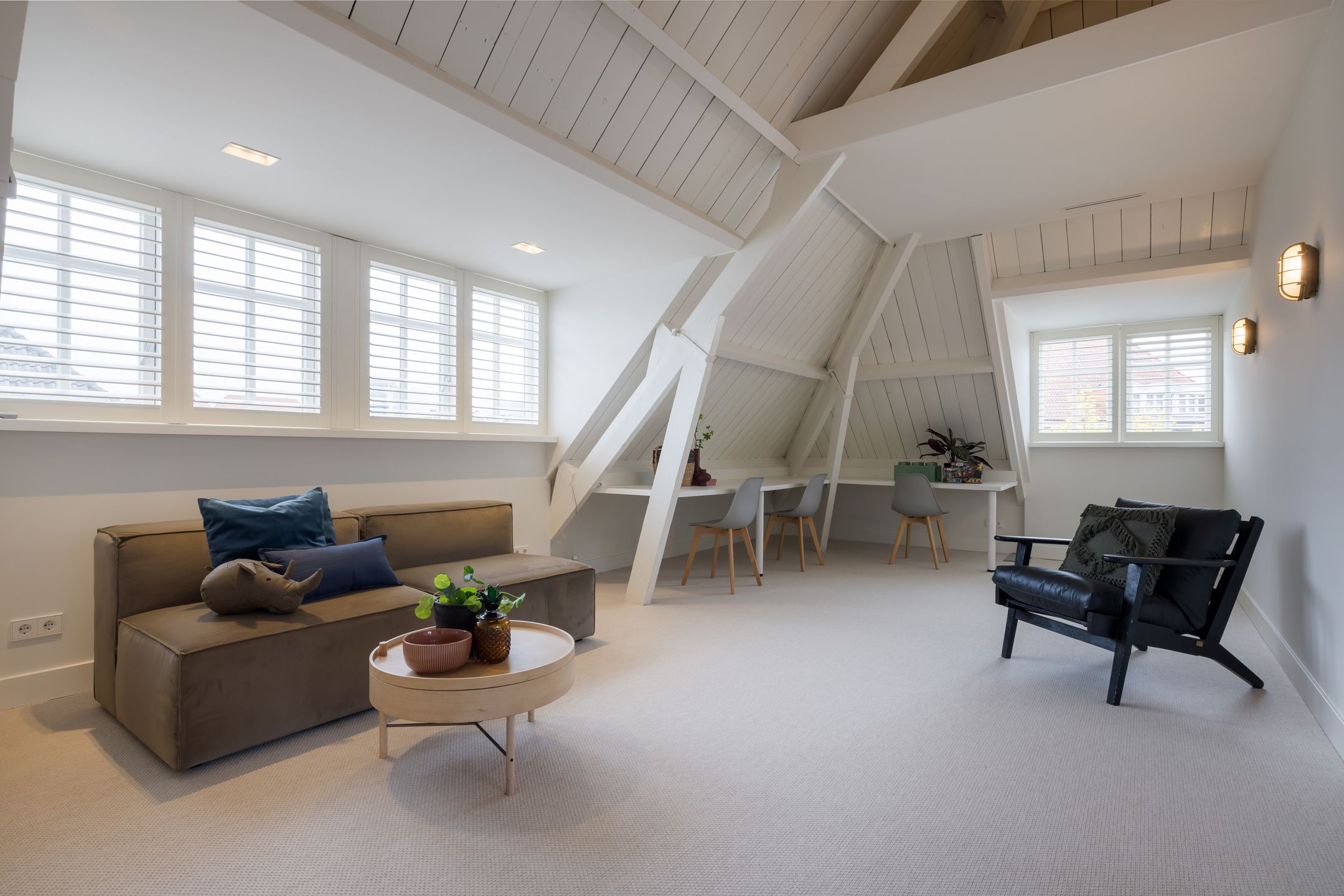 Fully Renovated Exclusive City Villa with Heated Pool in Eindhoven — 36