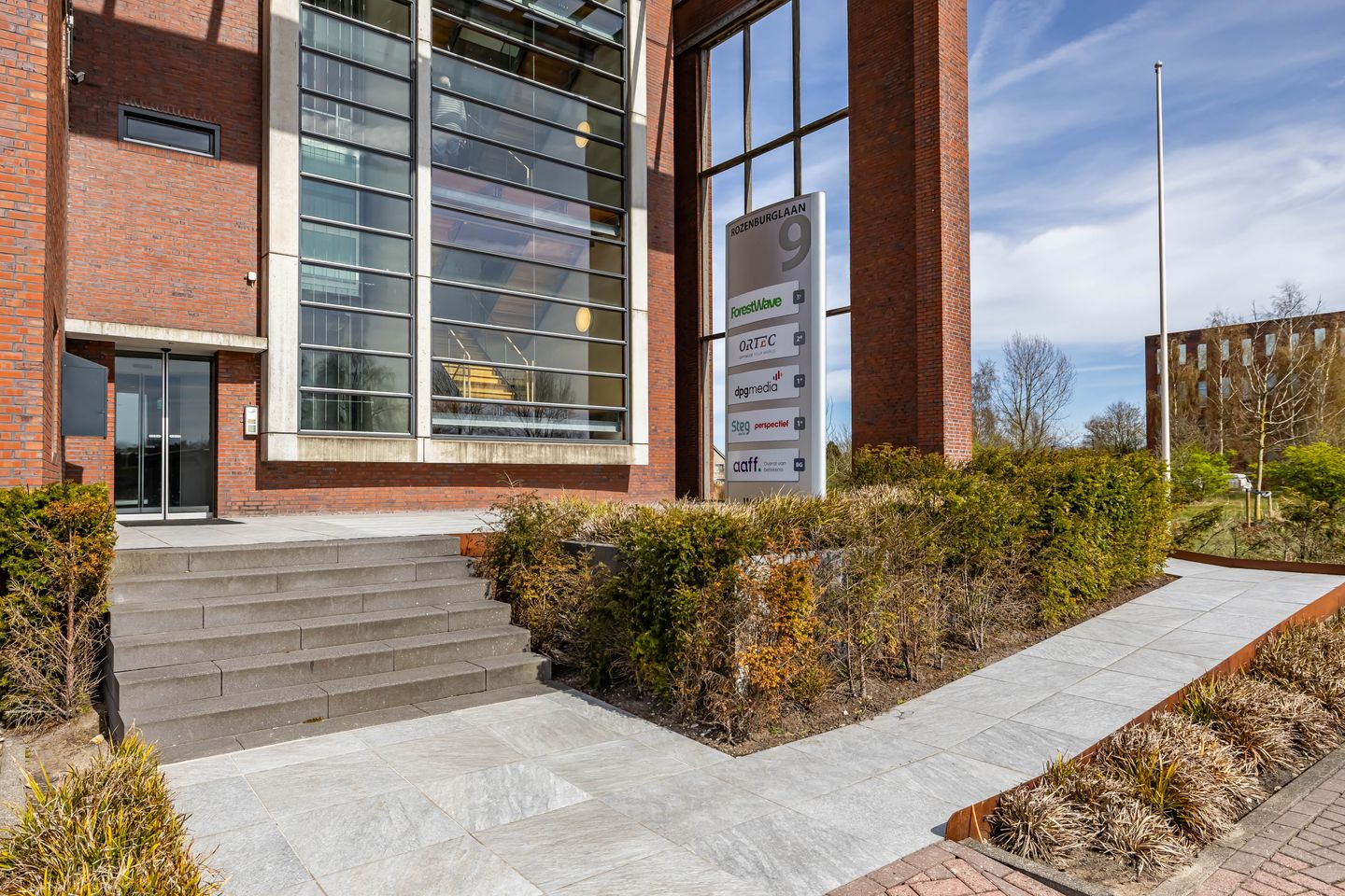 Bekijk foto 2 van Rozenburglaan 9