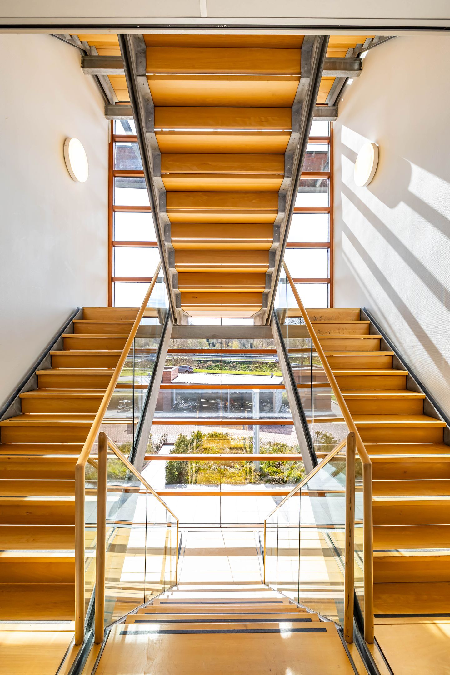 Bekijk foto 3 van Rozenburglaan 9