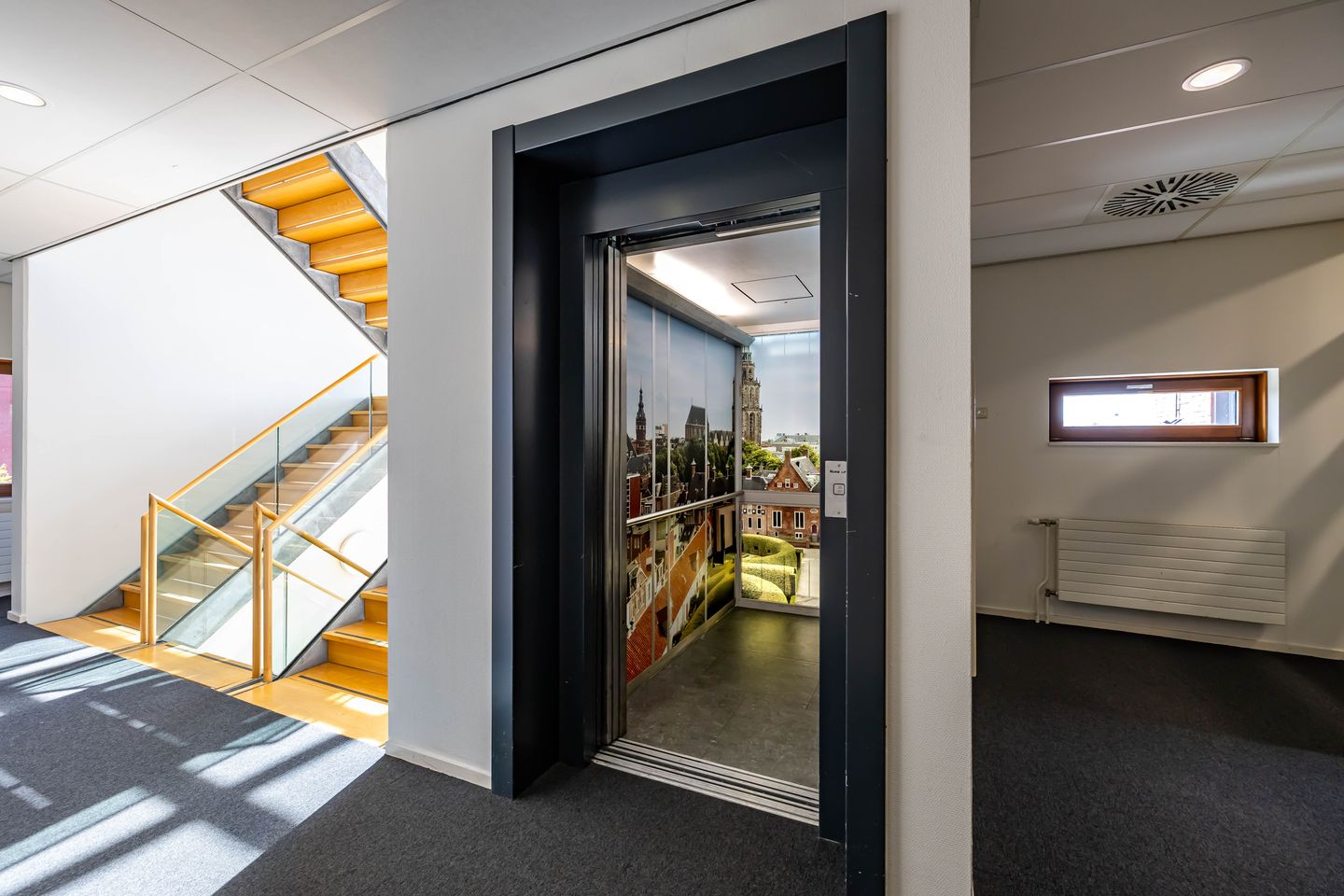 Bekijk foto 4 van Rozenburglaan 9